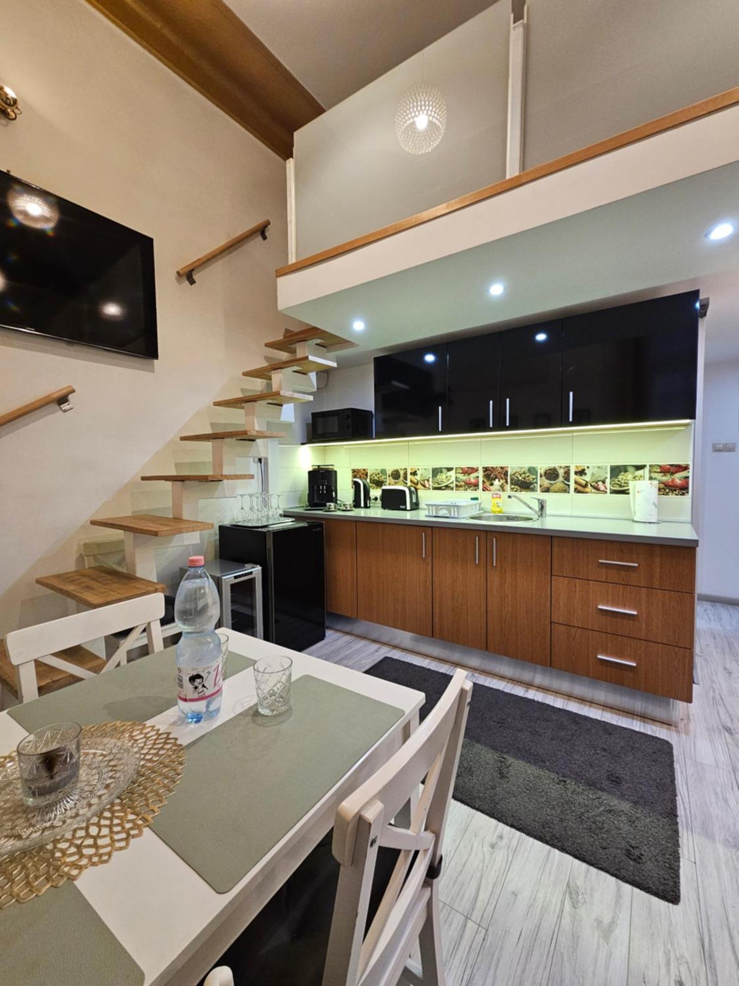 Walkway Apartment Deluxe Budapest Luaran gambar