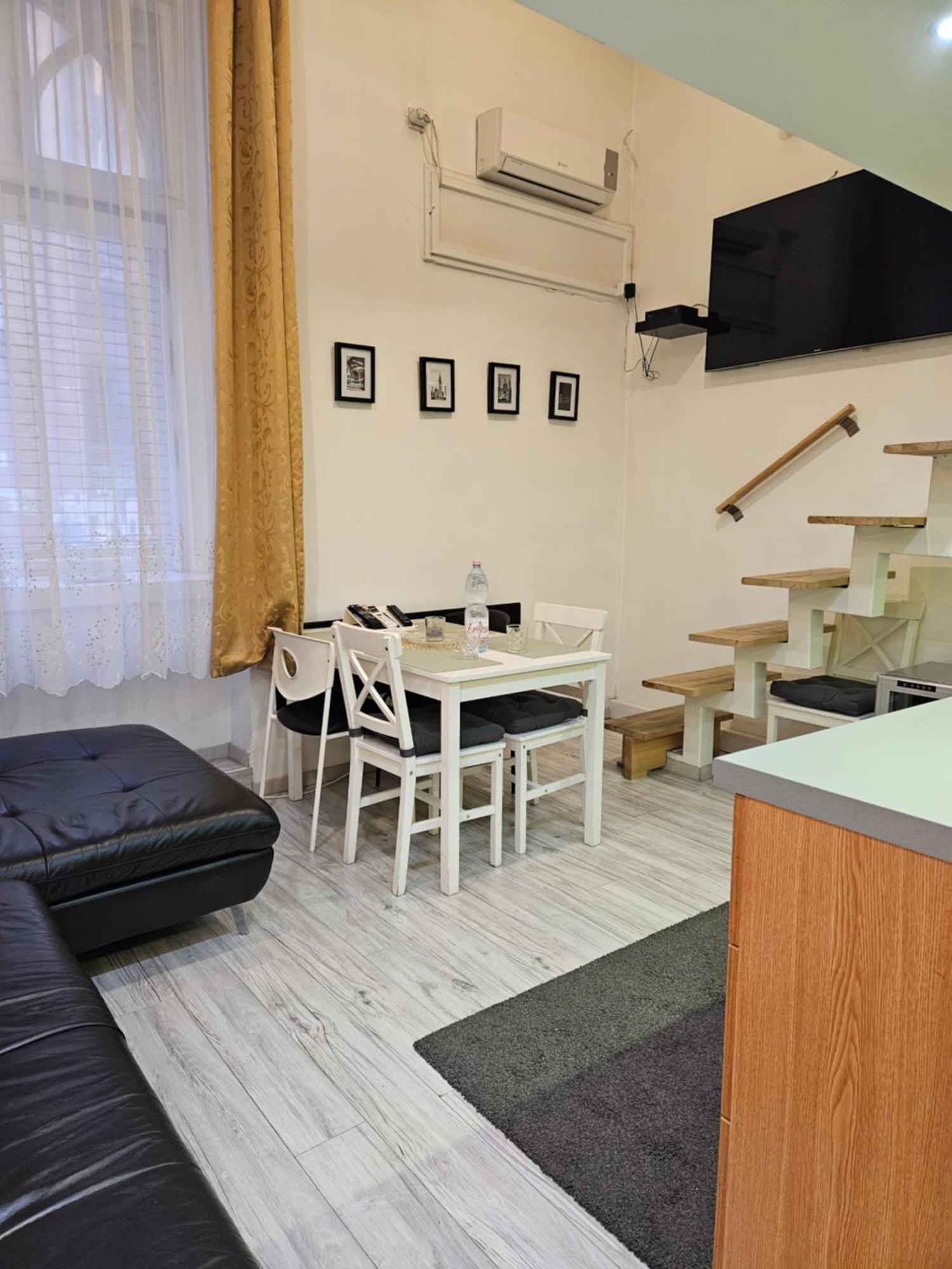 Walkway Apartment Deluxe Budapest Luaran gambar