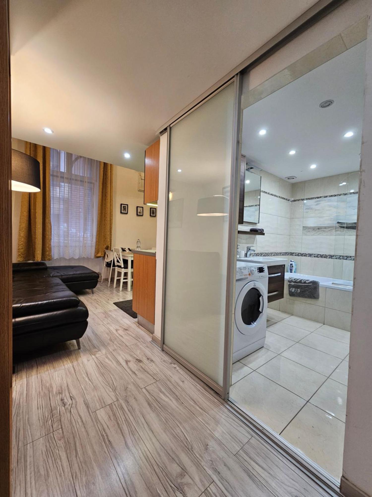 Walkway Apartment Deluxe Budapest Luaran gambar